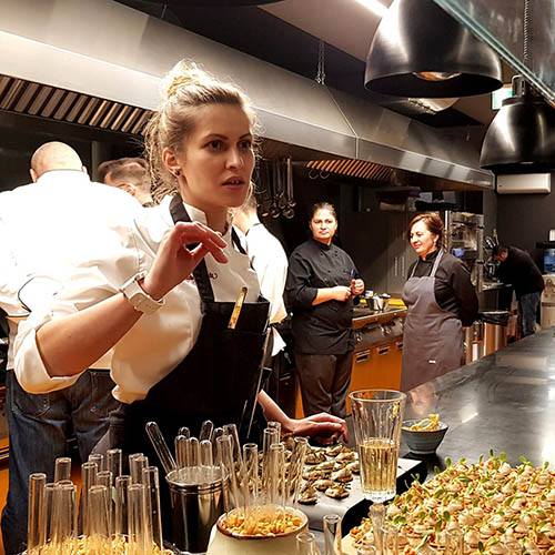 GastroLab, restaurant la Piata Victoriei din Bucuresti, la parterul caldirii de birouri Aviatorilor 8